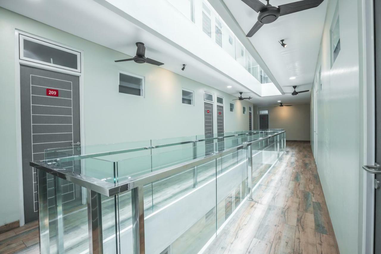 Super Oyo 1487 Residence Khoe Jakarta Extérieur photo